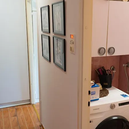 Charming Artistic Apartamento